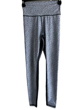 ALLFENIX Gray animal print 7/8 length mid rise Leggings Size XS